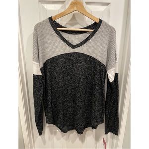 V-neck long sleeve top